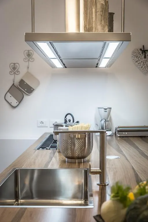 Palazzina Canal Apartment Venice