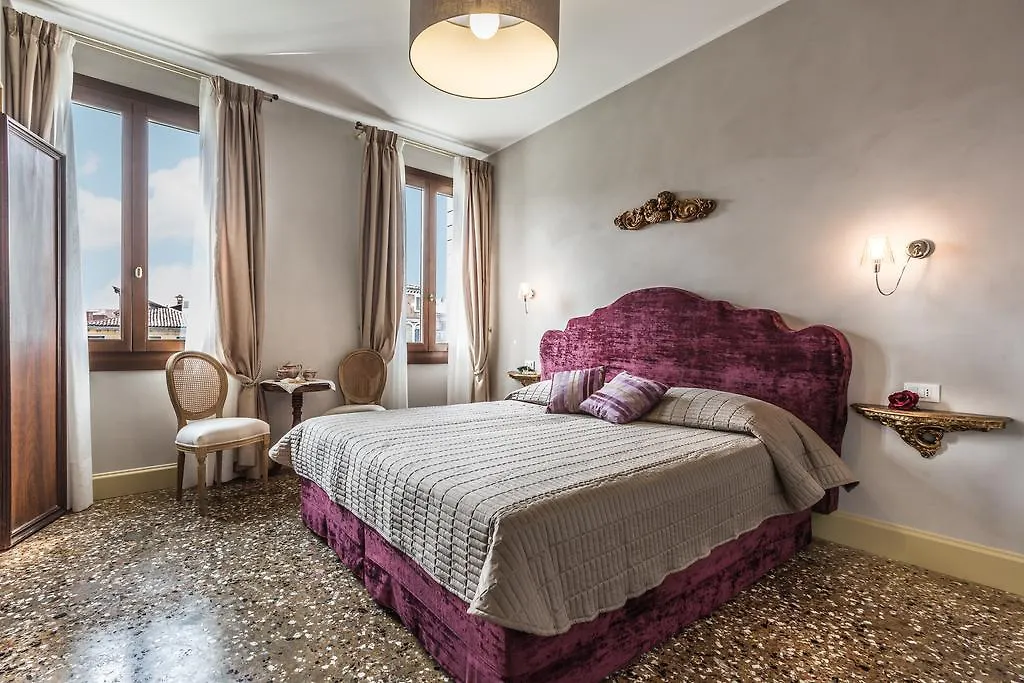 Palazzina Canal Apartment Venice
