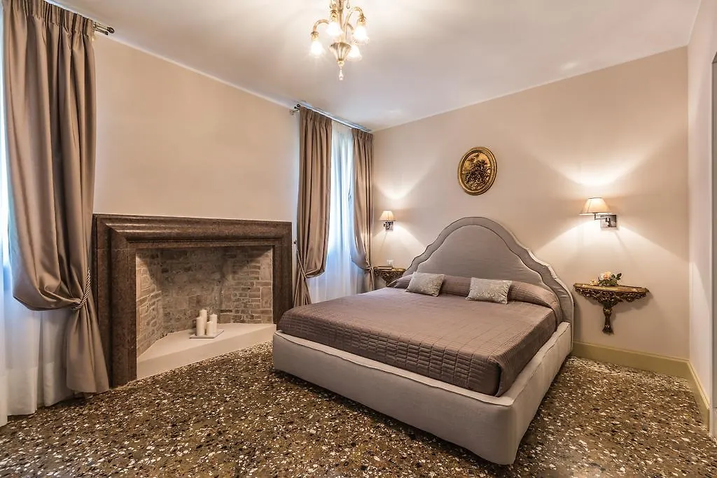 Palazzina Canal Apartment Venice