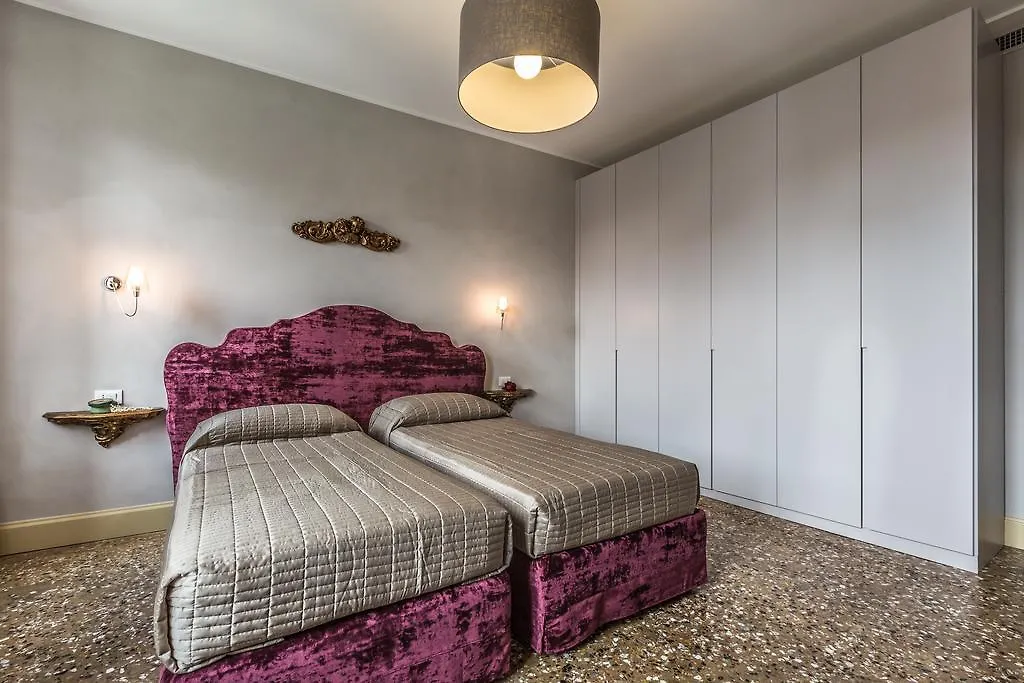 Palazzina Canal Apartment Venice