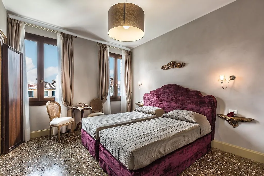 Palazzina Canal Apartment Venice